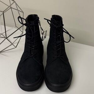 Black Women's Lace-Up Boots